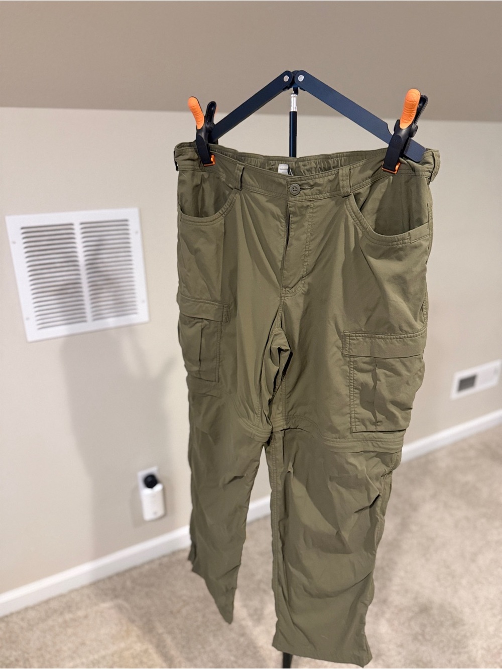 REI Sahara Men’s Cargo Pants in Shaded Olive Green - Picture 5 of 7